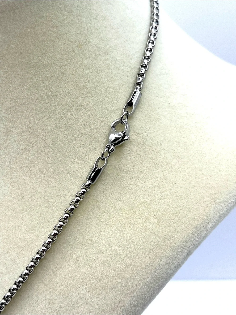 Artisan Heart Labradorite Necklace in Blue-Green Sheen